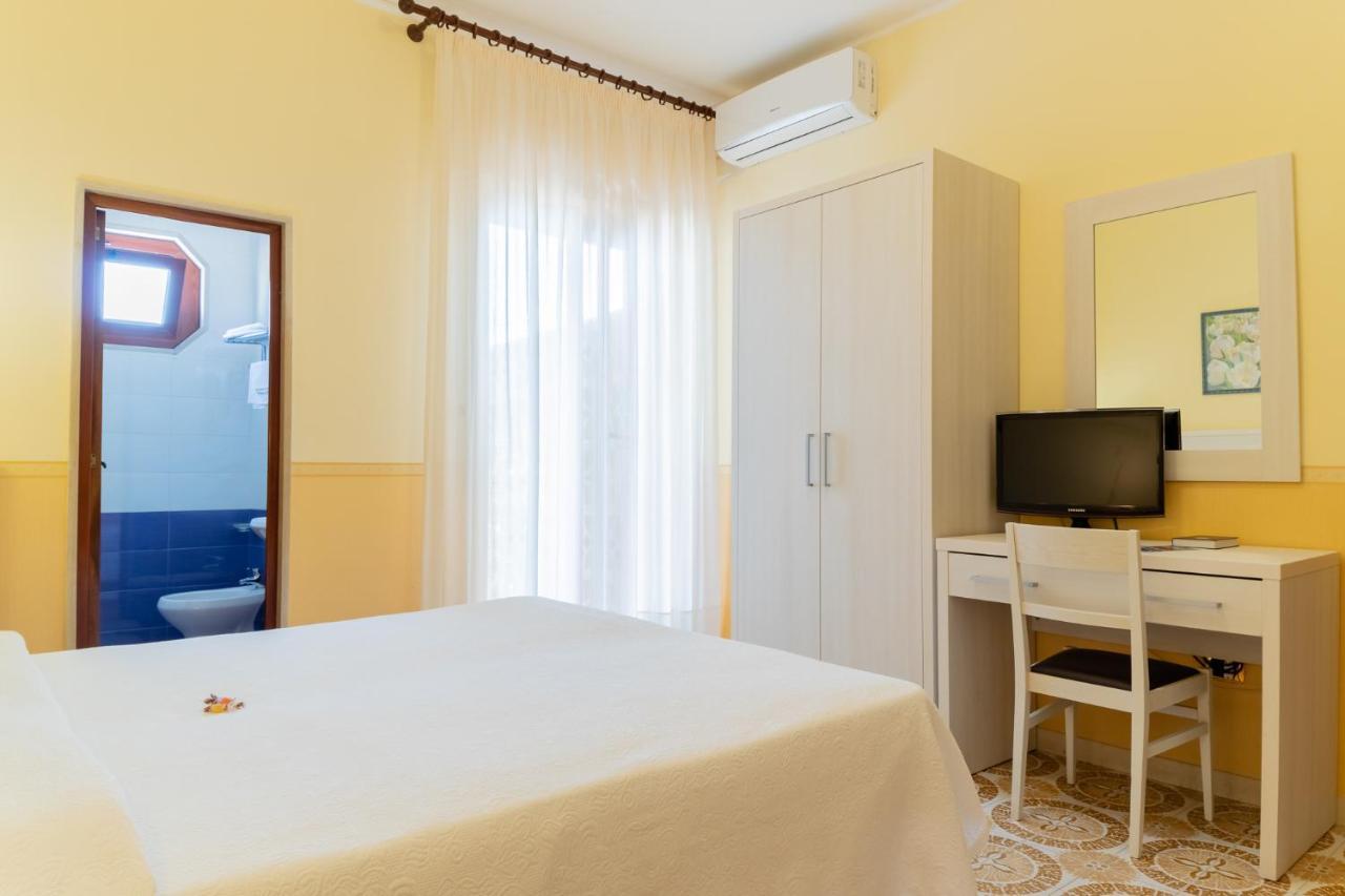 Hotel Riviera Trani Exterior photo