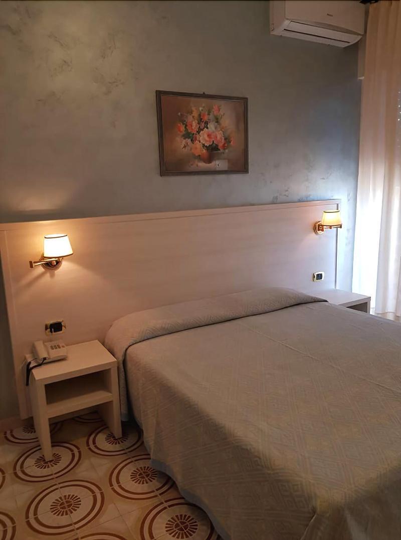 Hotel Riviera Trani Exterior photo