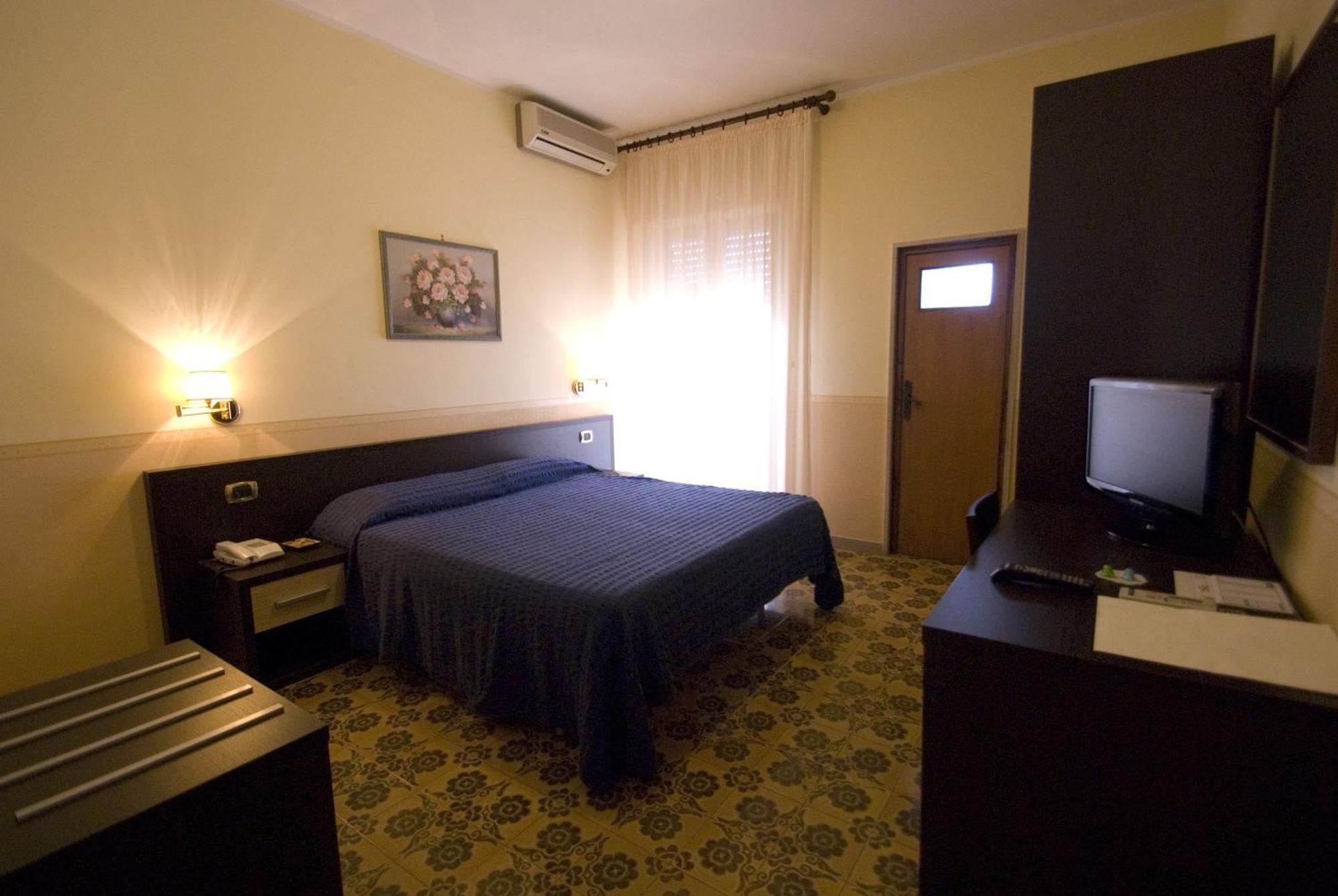Hotel Riviera Trani Exterior photo